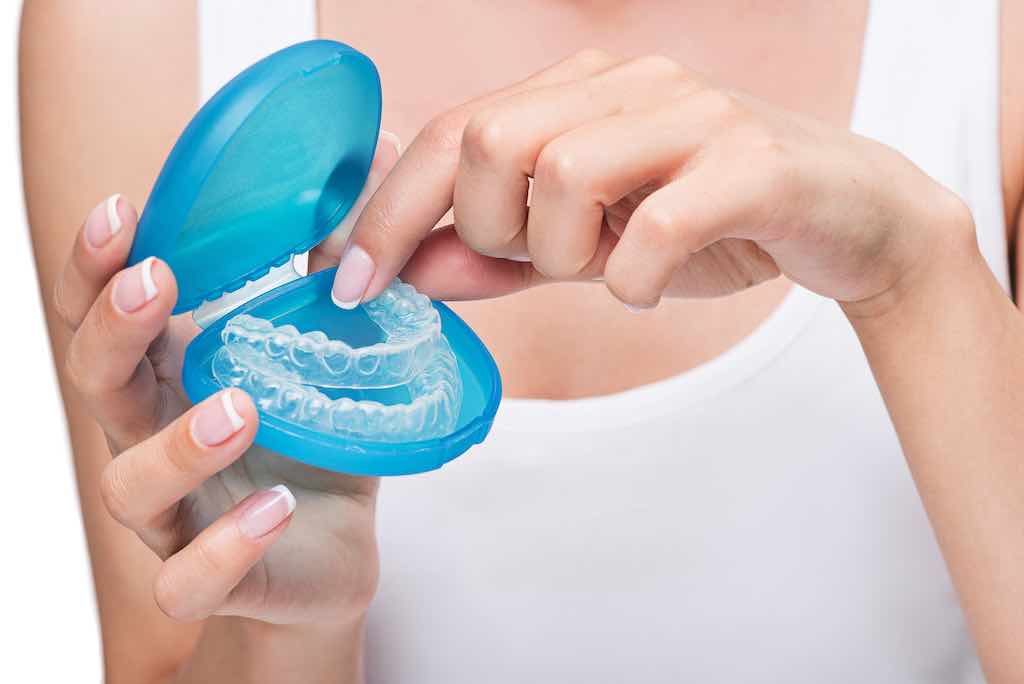 Cómo limpiar la férula dental?